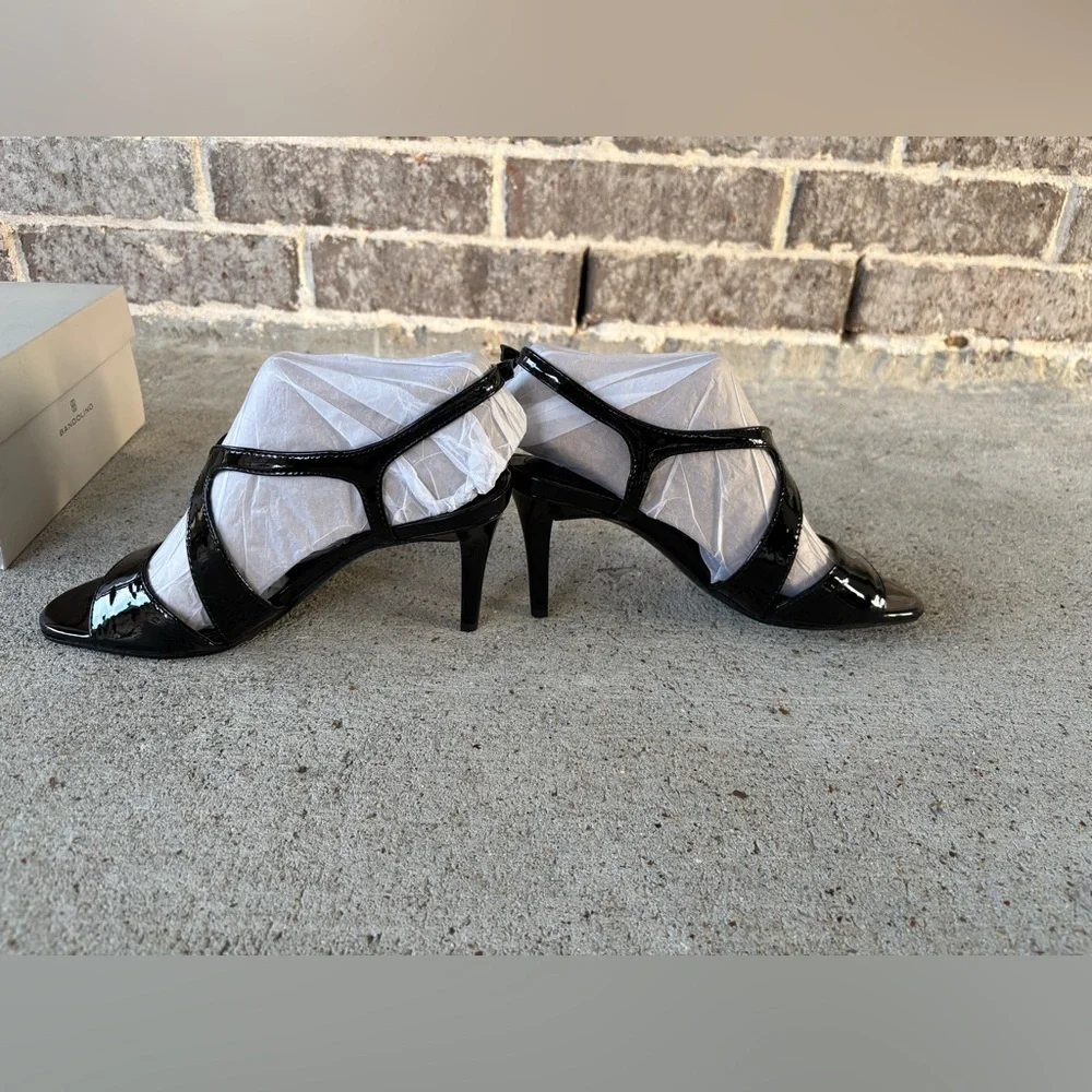 Bandolino Like New Black Patent Leather Heels 6.5 - Picture 6 of 10